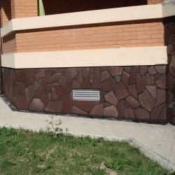 Фотогалерея: Облицовка цоколя плитняком "Лемезит"