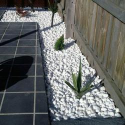 Фотогалерея: Белая мраморная галька 40-70 мм