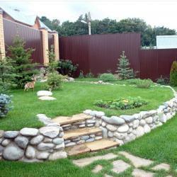 Фотогалерея: Подпорная стенка из валуна "КБР" светло-серый