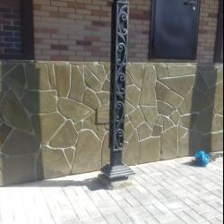 Фотогалерея: Вертикальная облицовка из галтованного камня "Ростовский"