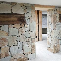 Фотогалерея: Облицовка галтованным камнем "Золото инков"