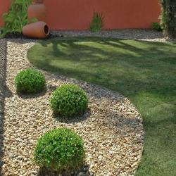 Фотогалерея: Оформление участка галькой "Слоновая кость"